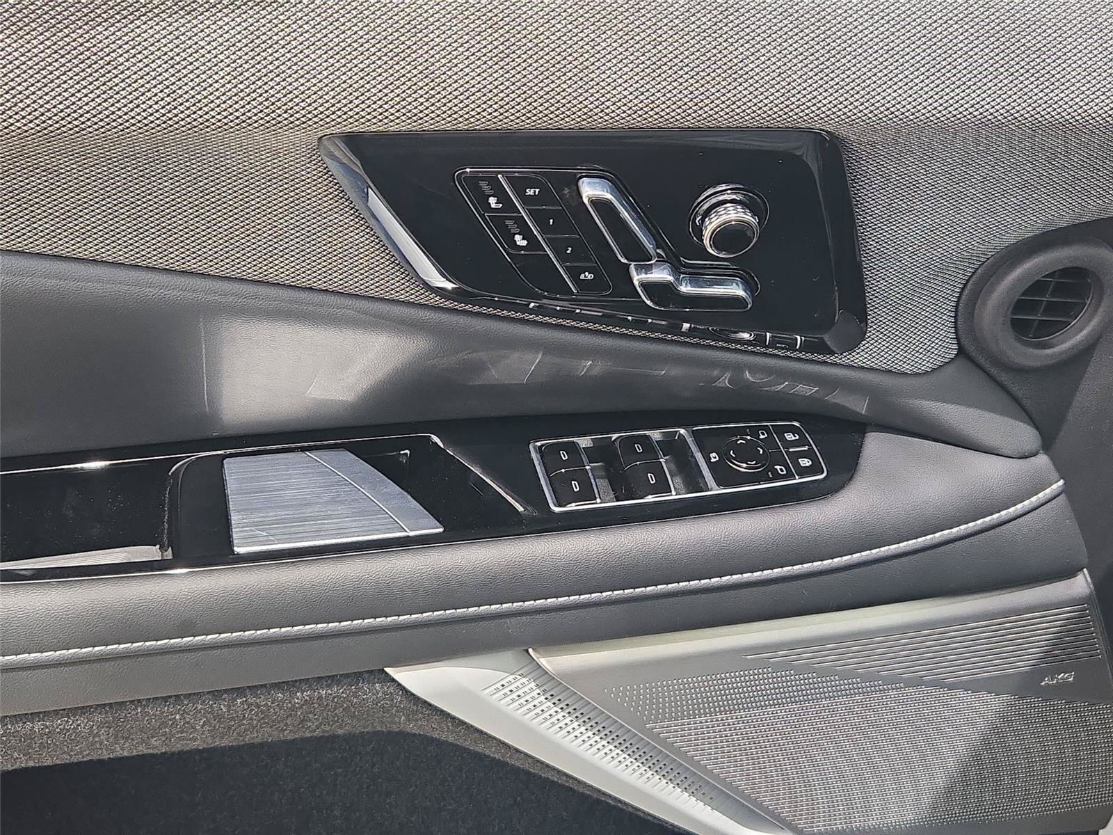 New 2026 Cadillac Optiq Luxury 1 w/ LPO, Floor Liner Package AWD/4WD image 24