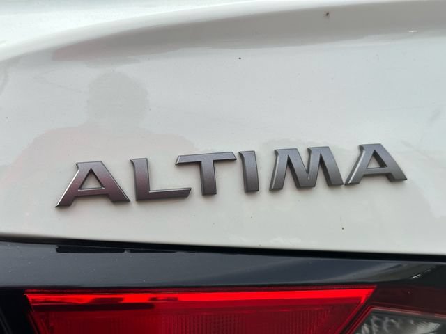 Used 2025 Nissan Altima 2.5 SV FWD image 11