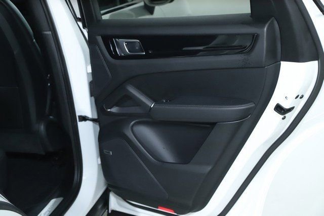 Used 2021 Porsche Cayenne Coupe image 31