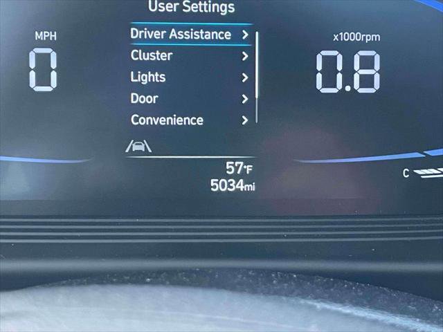 Certified 2024 Hyundai Venue SEL FWD image 25