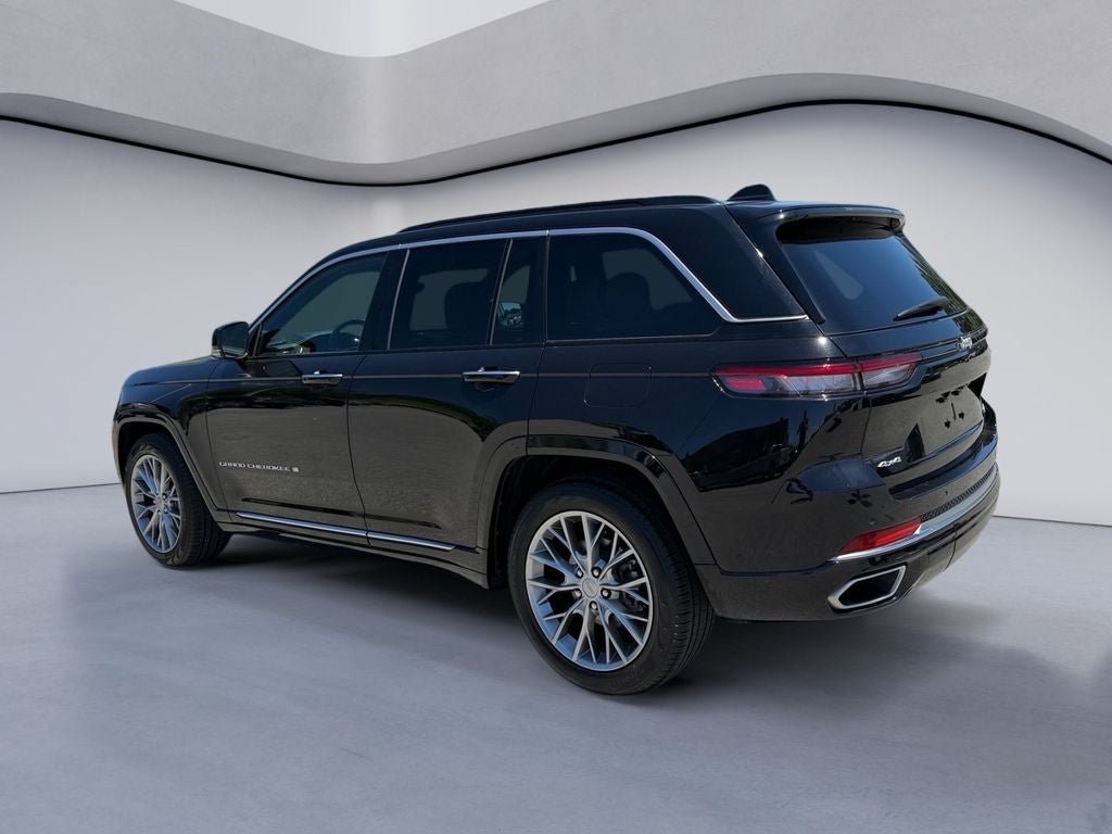 Used 2025 Jeep Grand Cherokee Summit AWD/4WD image 3