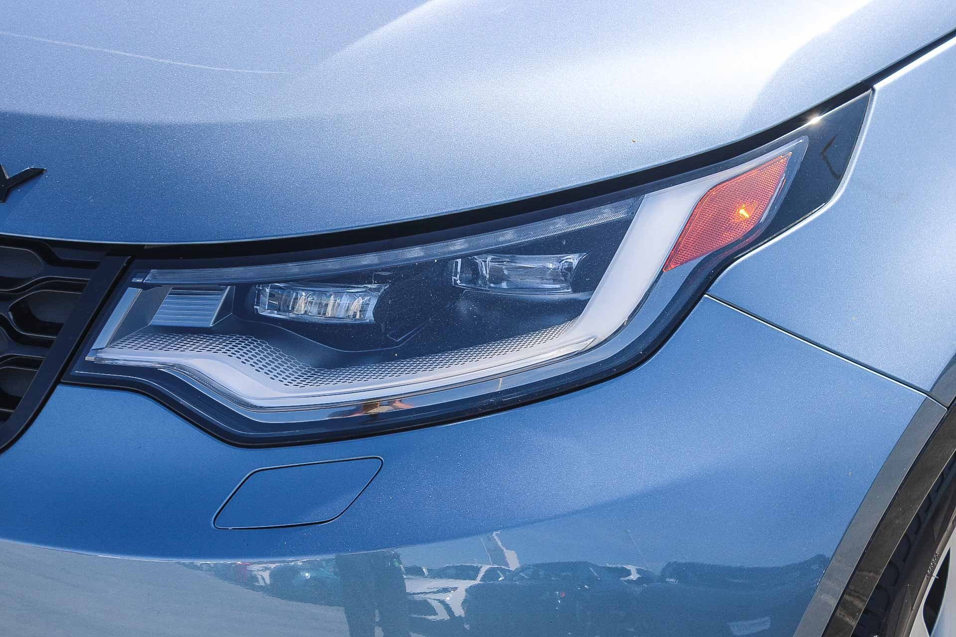 Used 2023 Land Rover Discovery S R-Dynamic image 5