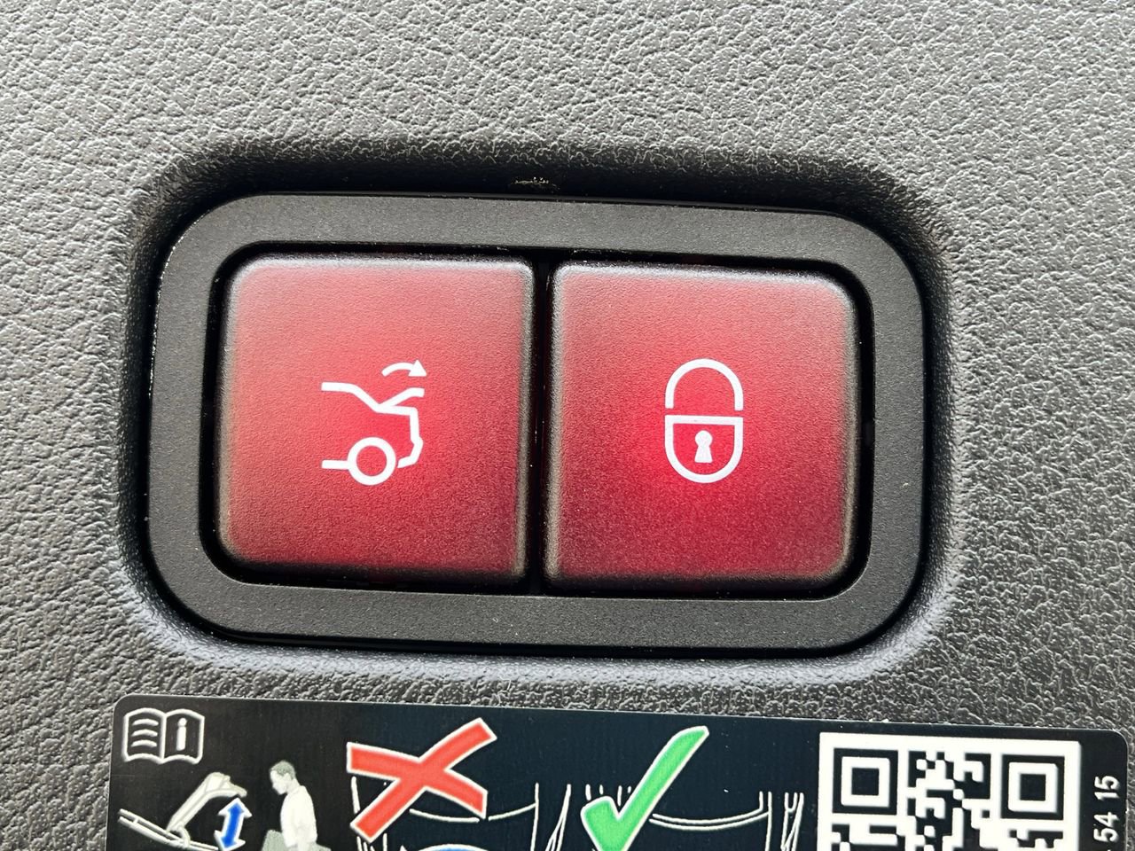 Used 2024 Mercedes-Benz CLE 300 4MATIC Coupe image 29