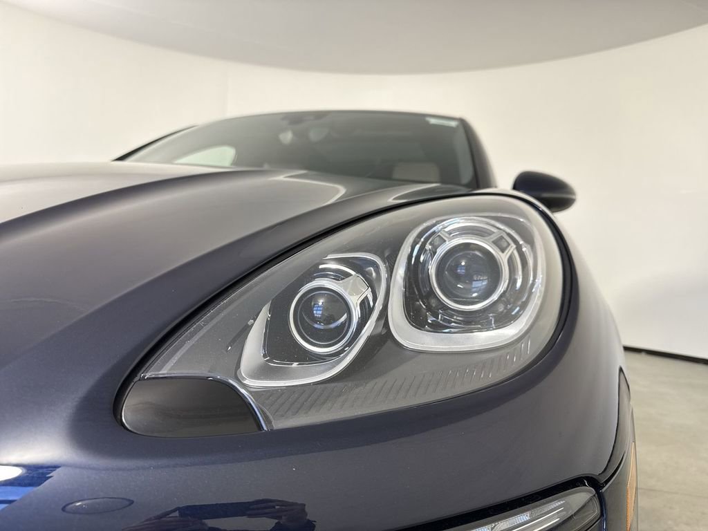Certified 2018 Porsche Macan image 11