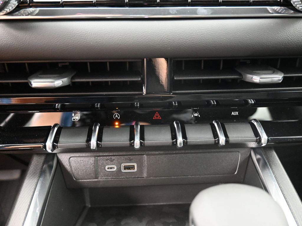 New 2026 GMC Canyon Elevation w/ Convenience Package image 18