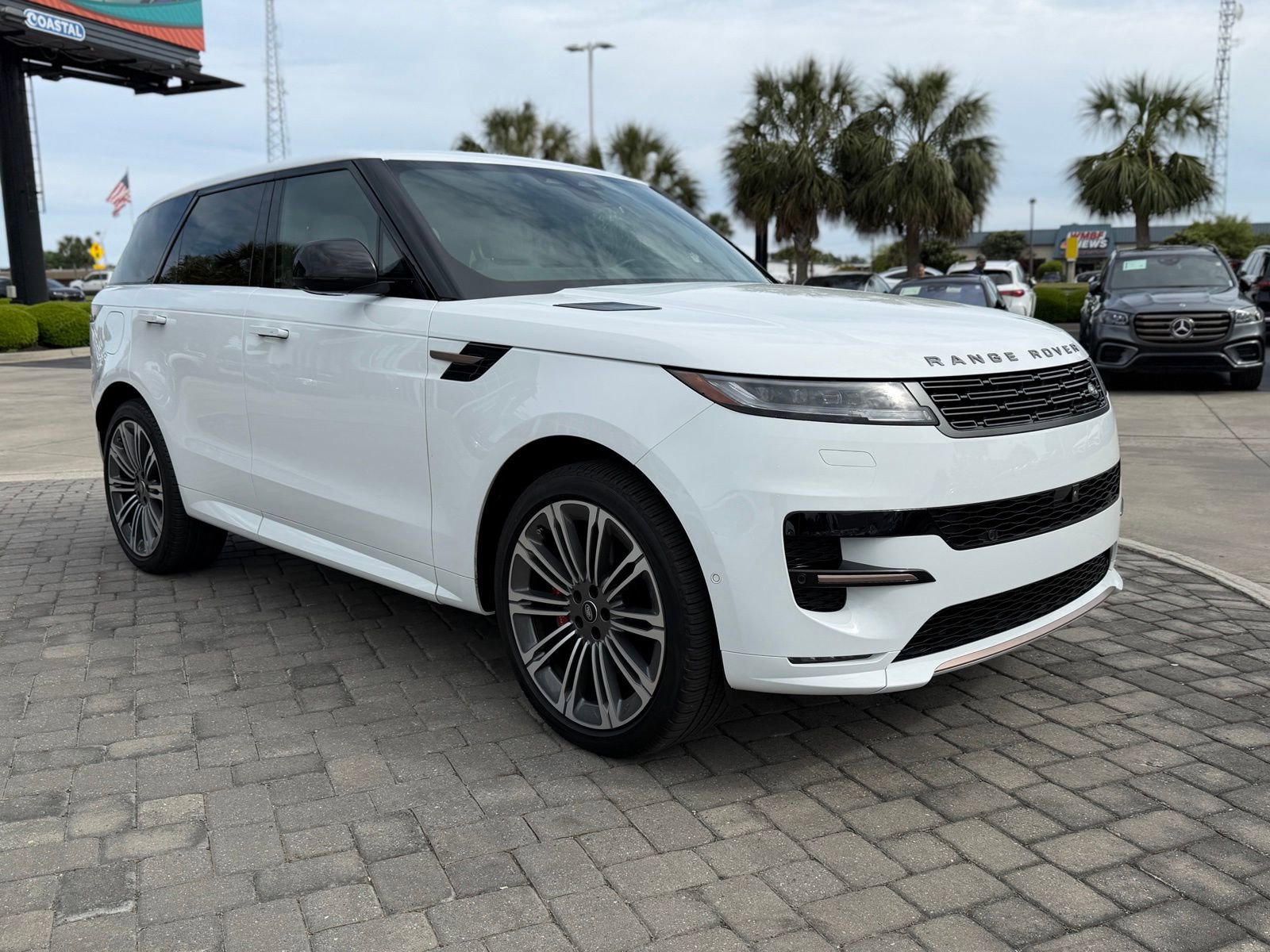 Used 2024 Land Rover Range Rover Sport Dynamic SE image 7