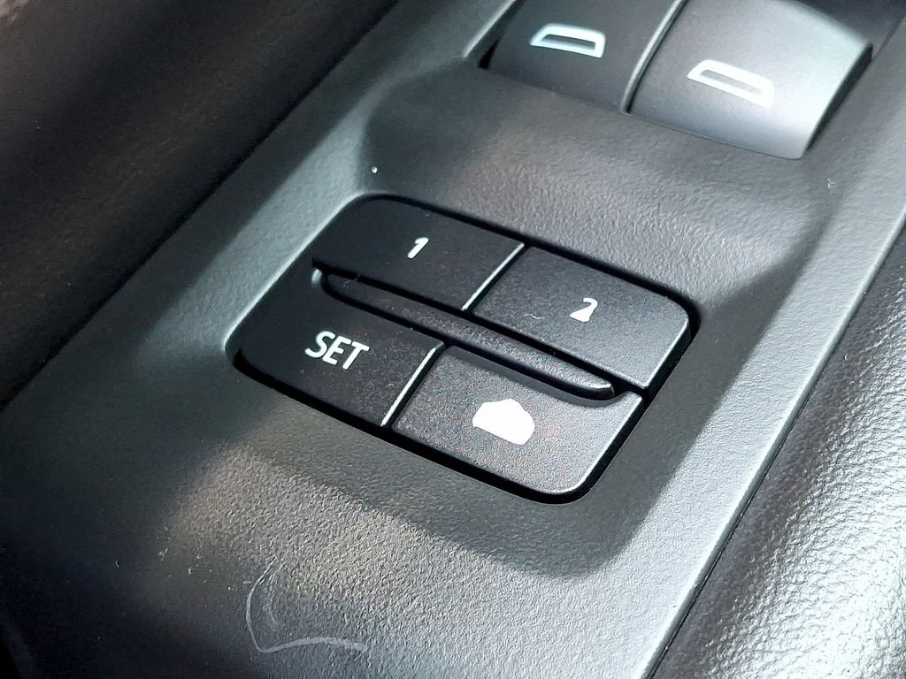 Used 2022 GMC Yukon XL SLT w/ SLT Luxury Package AWD/4WD image 28