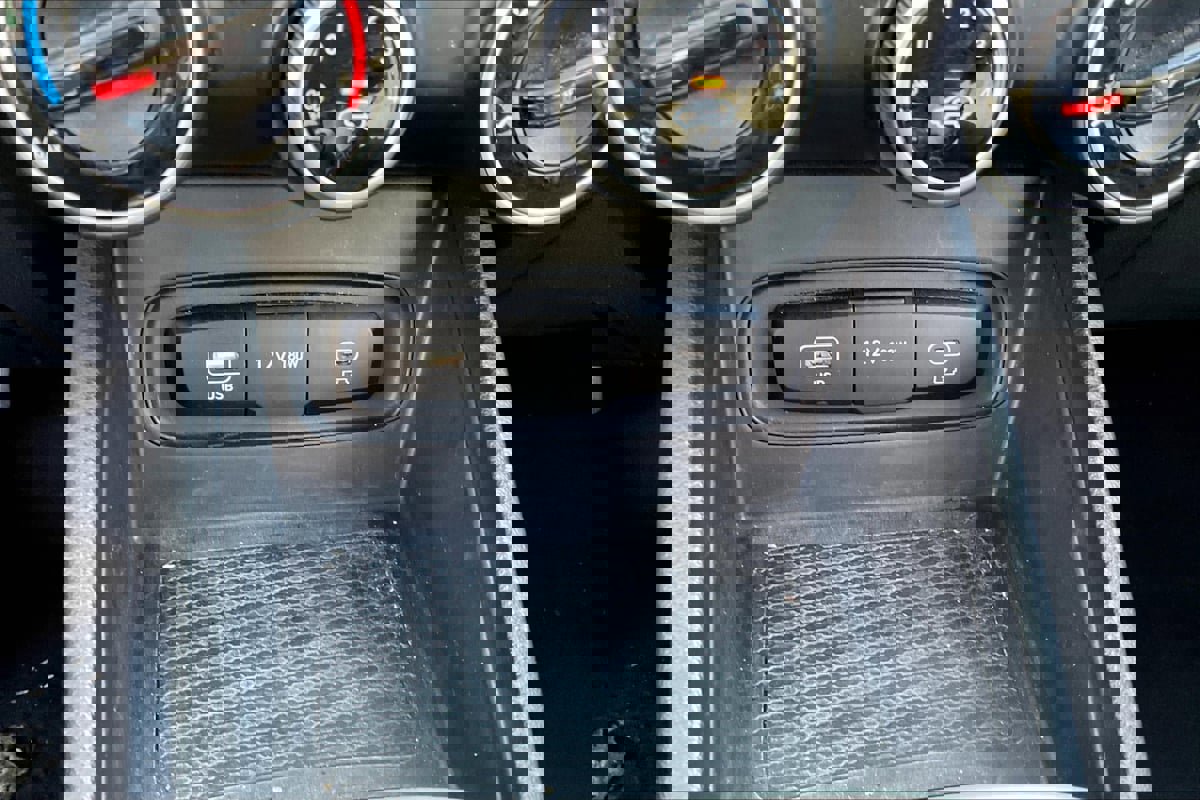 Used 2024 Hyundai Venue SE image 31