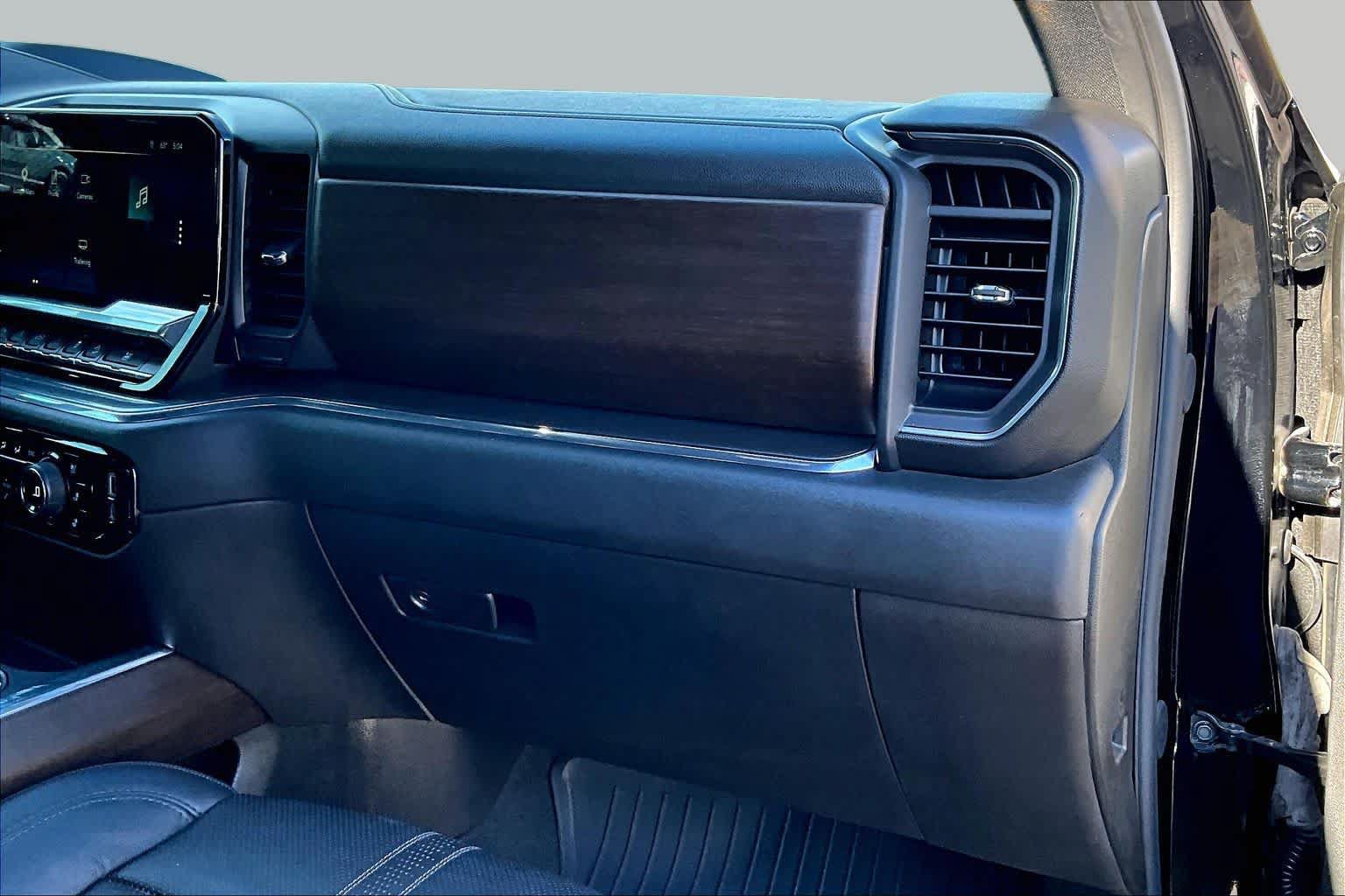 Used 2024 Chevrolet Silverado 1500 High Country w/ Midnight Edition AWD/4WD image 21