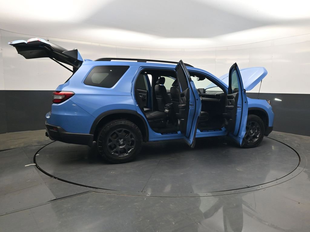 Used 2025 Honda Pilot TrailSport image 34