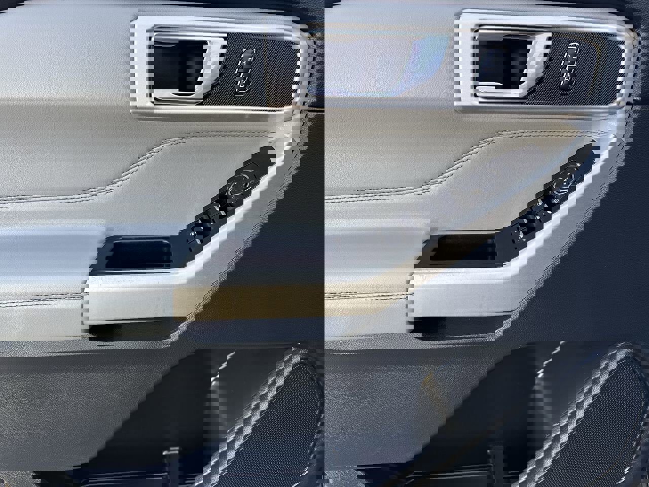 Used 2022 Ford Explorer XLT w/ Equipment Group 202A image 23