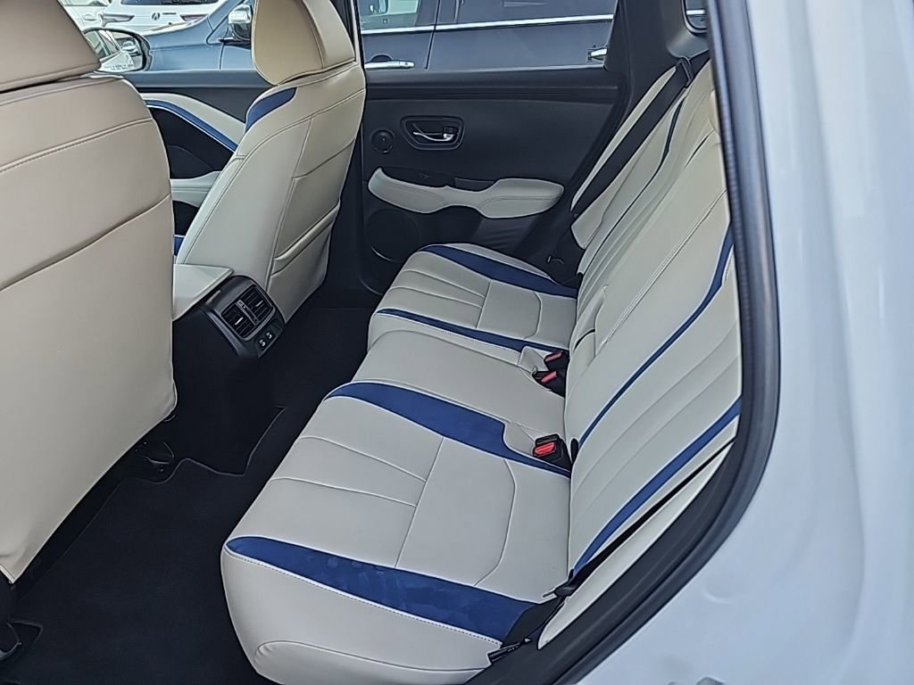 Used 2025 Acura ADX A-Spec image 11