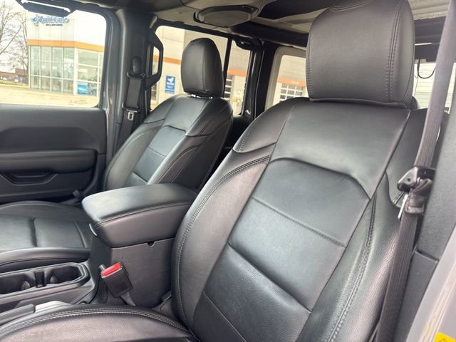 Used 2021 Jeep Wrangler Unlimited Sahara AWD/4WD image 25