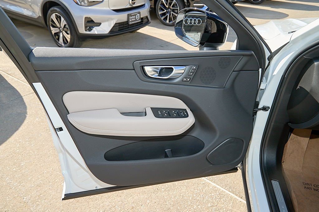 New 2026 Volvo XC60 B5 Plus w/ Protection Package Premier image 10