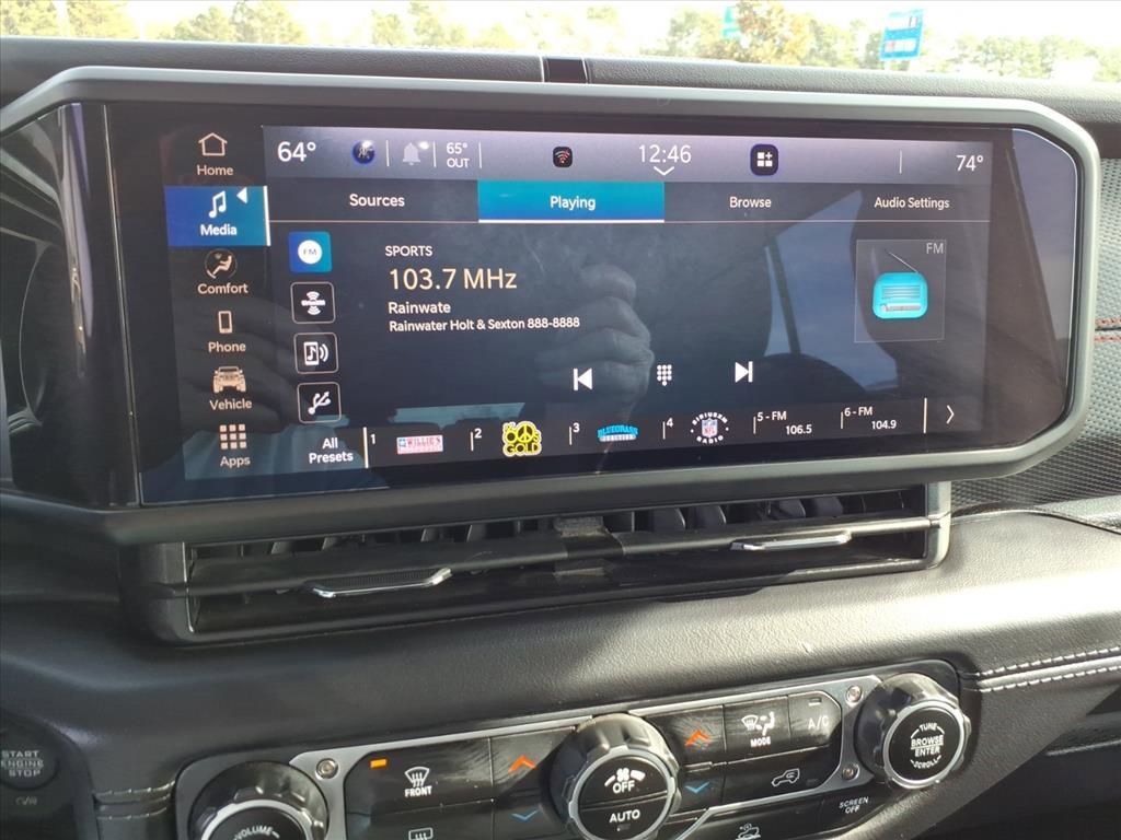 Used 2025 Jeep Wrangler Unlimited Rubicon image 17