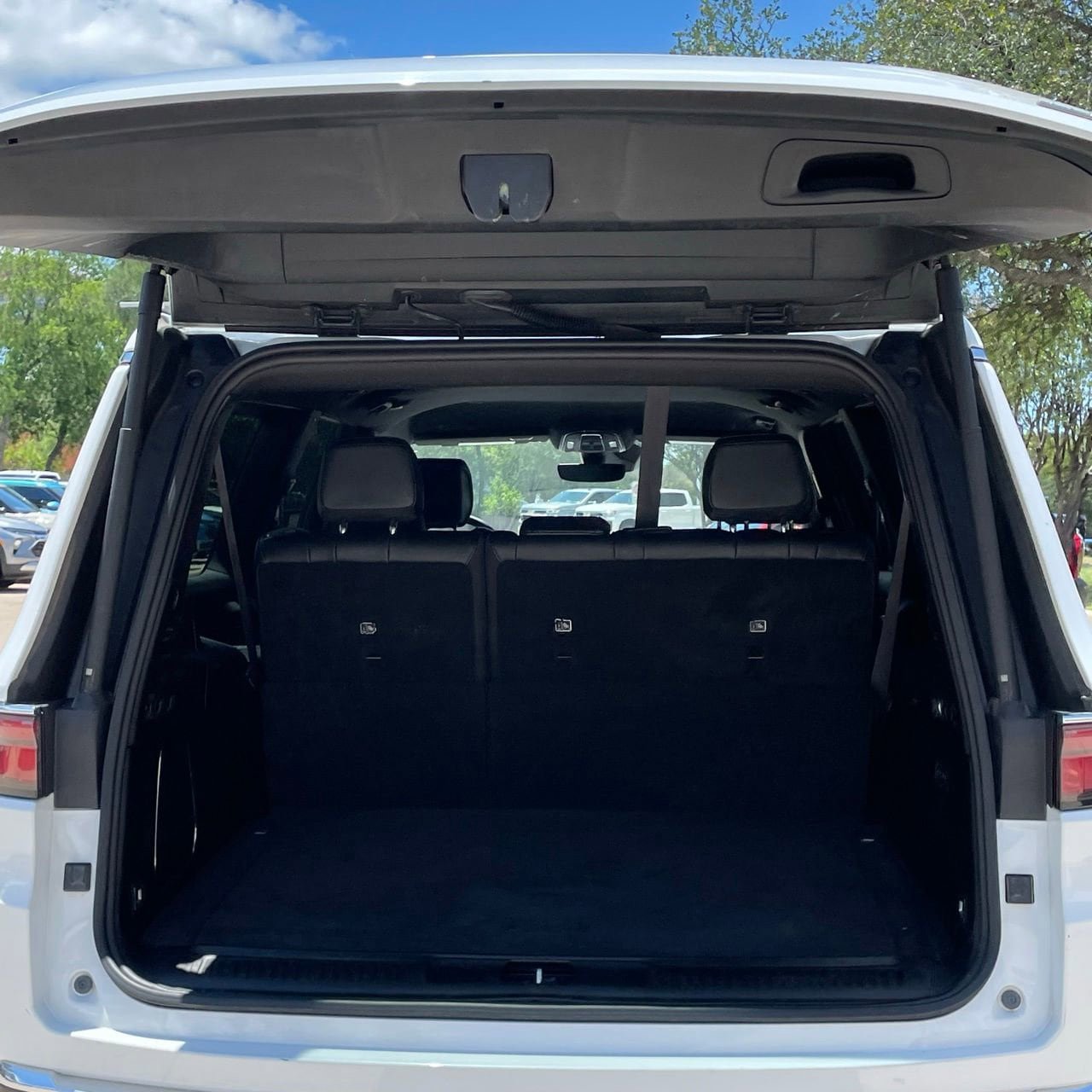 Used 2024 Jeep Wagoneer L Series II w/ Flexible Seating Group RWD image 24