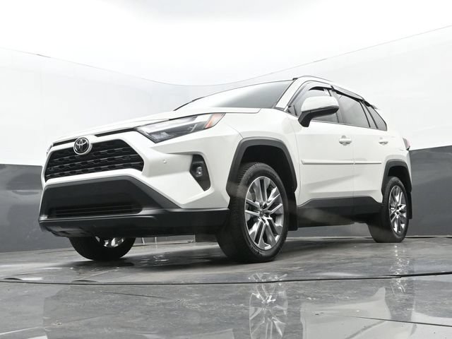 Used 2022 Toyota RAV4 XLE Premium AWD/4WD image 28