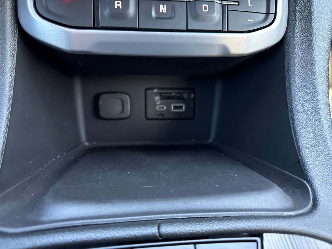 Used 2023 GMC Acadia SLT image 24