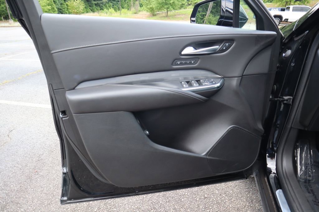 Used 2025 Cadillac XT4 Premium Luxury image 12