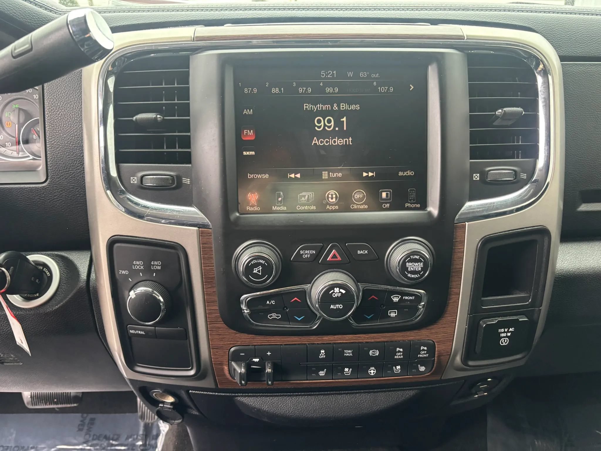 Used 2016 RAM 2500 Laramie AWD/4WD image 28
