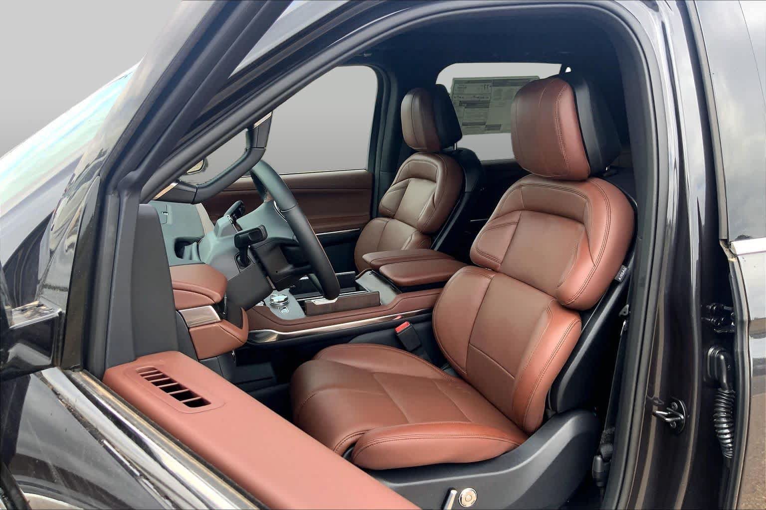 New 2026 Lincoln Navigator Reserve AWD/4WD image 9