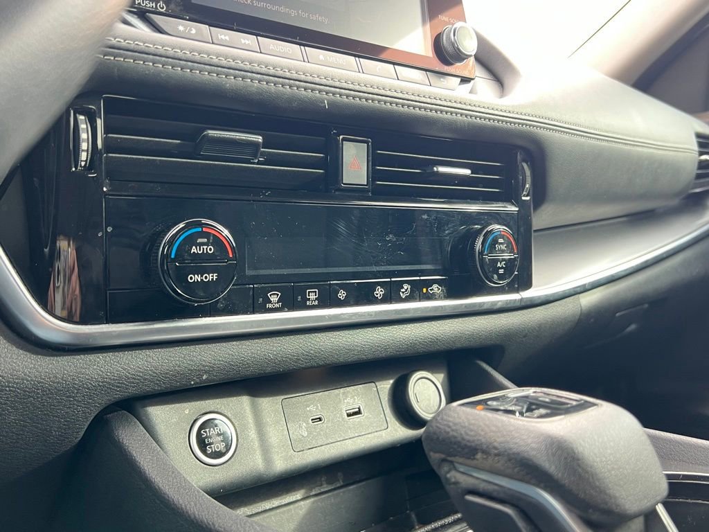 Used 2021 Nissan Rogue SV image 26