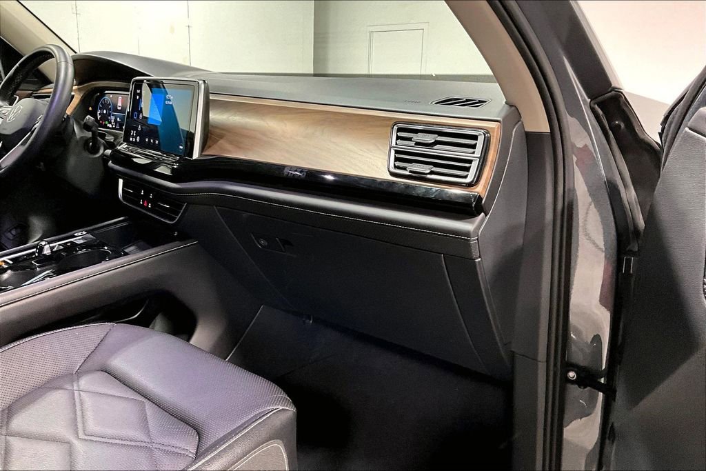 Used 2025 Volkswagen Atlas SE image 19