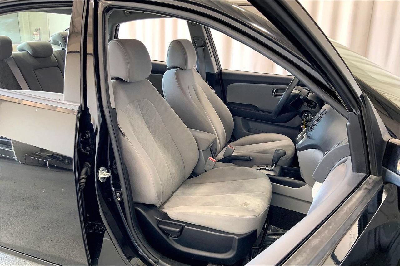 Used 2010 Hyundai Elantra GLS FWD image 6