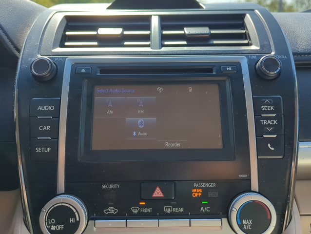 Used 2014 Toyota Camry LE image 18