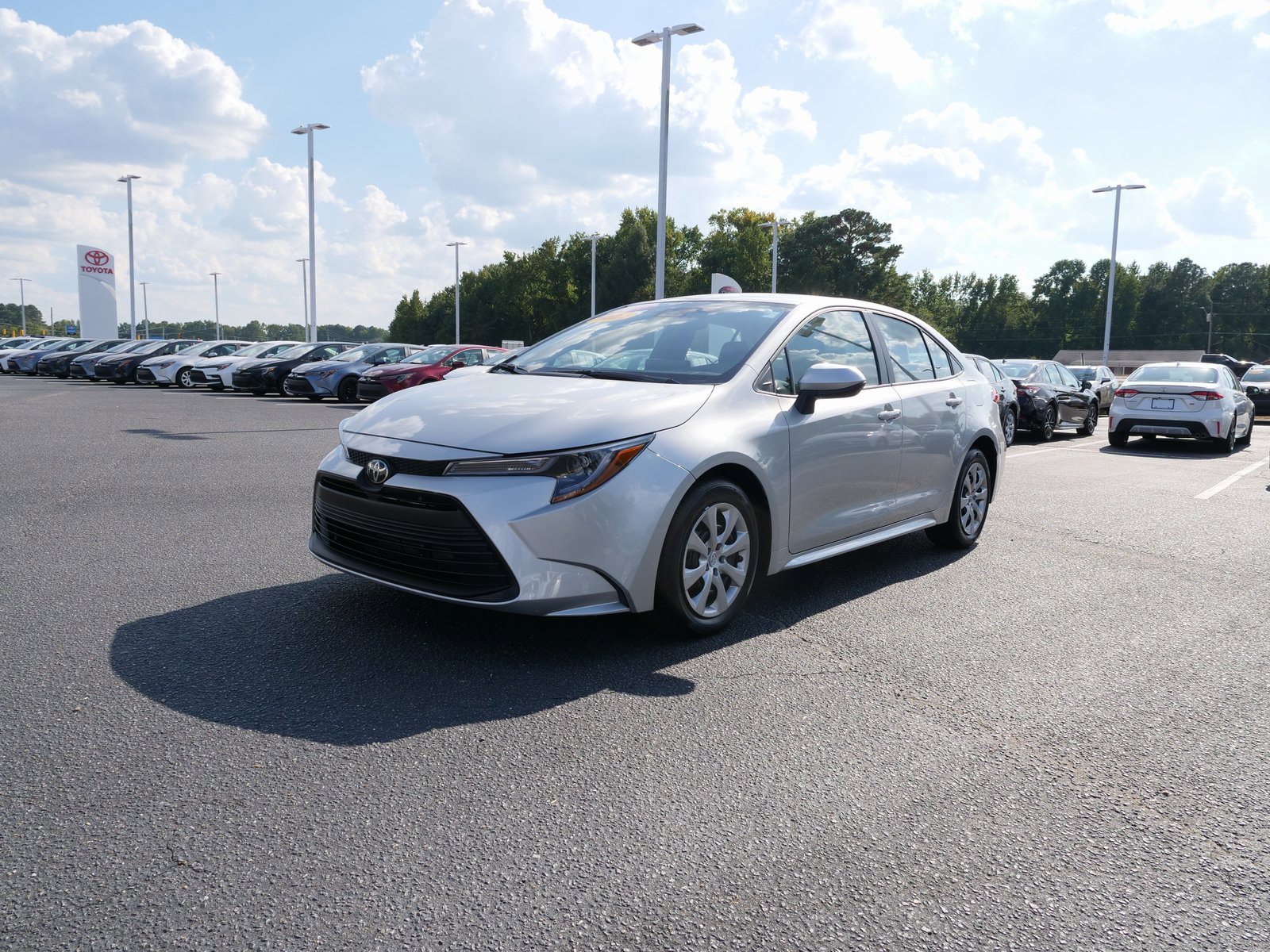 Used 2025 Toyota Corolla LE image 7