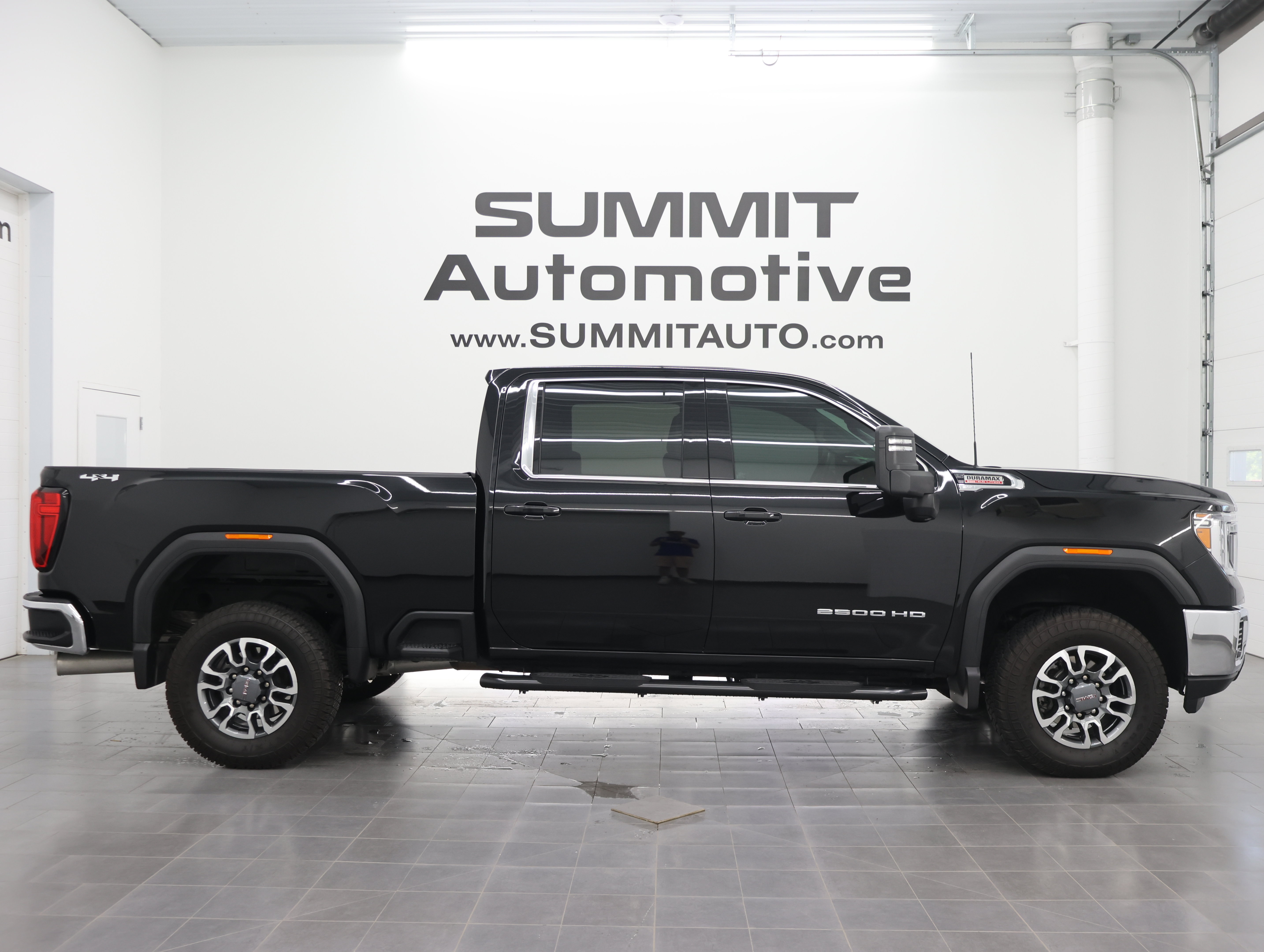 Used 2023 GMC Sierra 2500 SLE AWD/4WD image 1