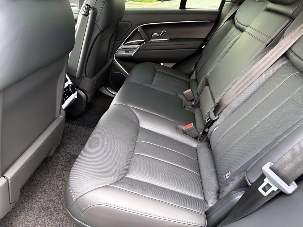 New 2026 Land Rover Range Rover SE AWD/4WD image 13