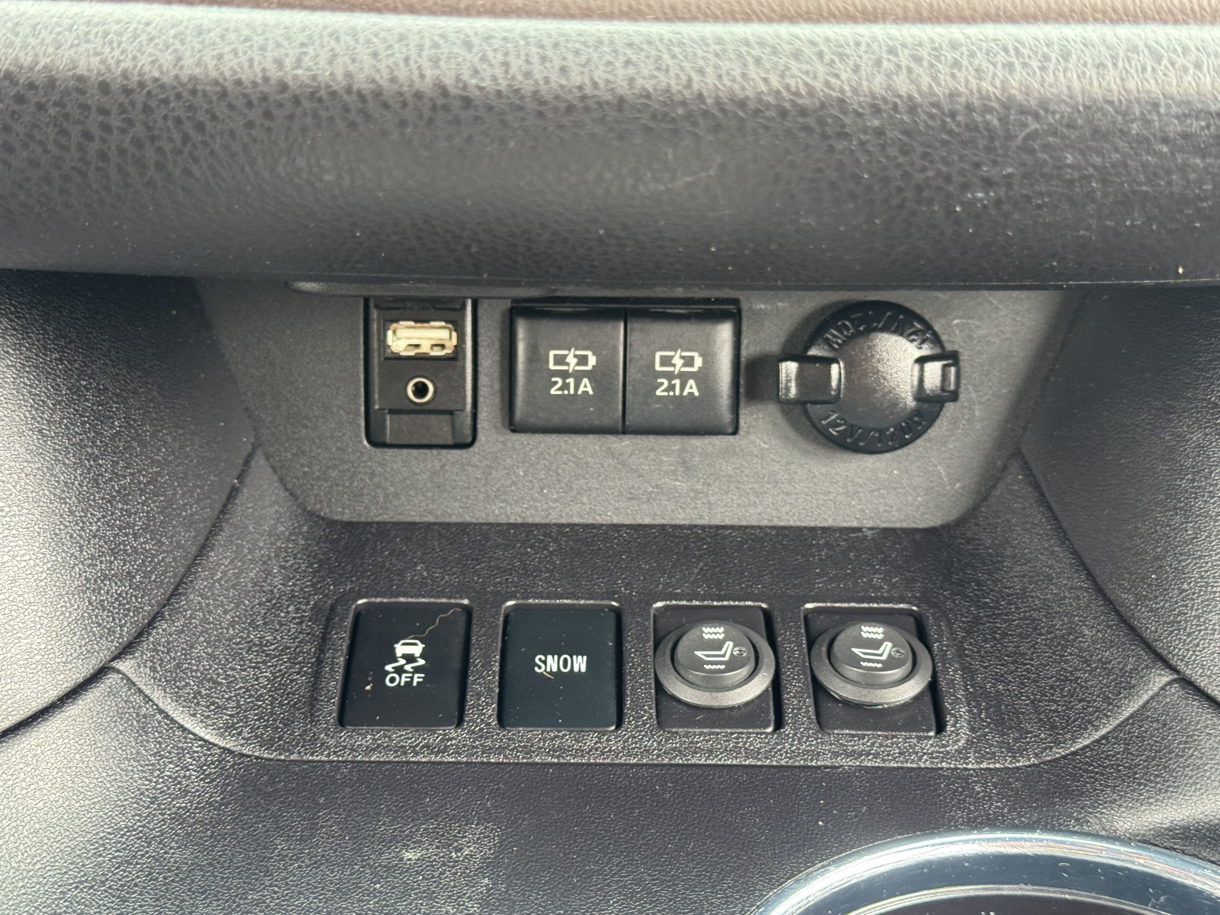 Used 2018 Toyota Highlander LE FWD image 30