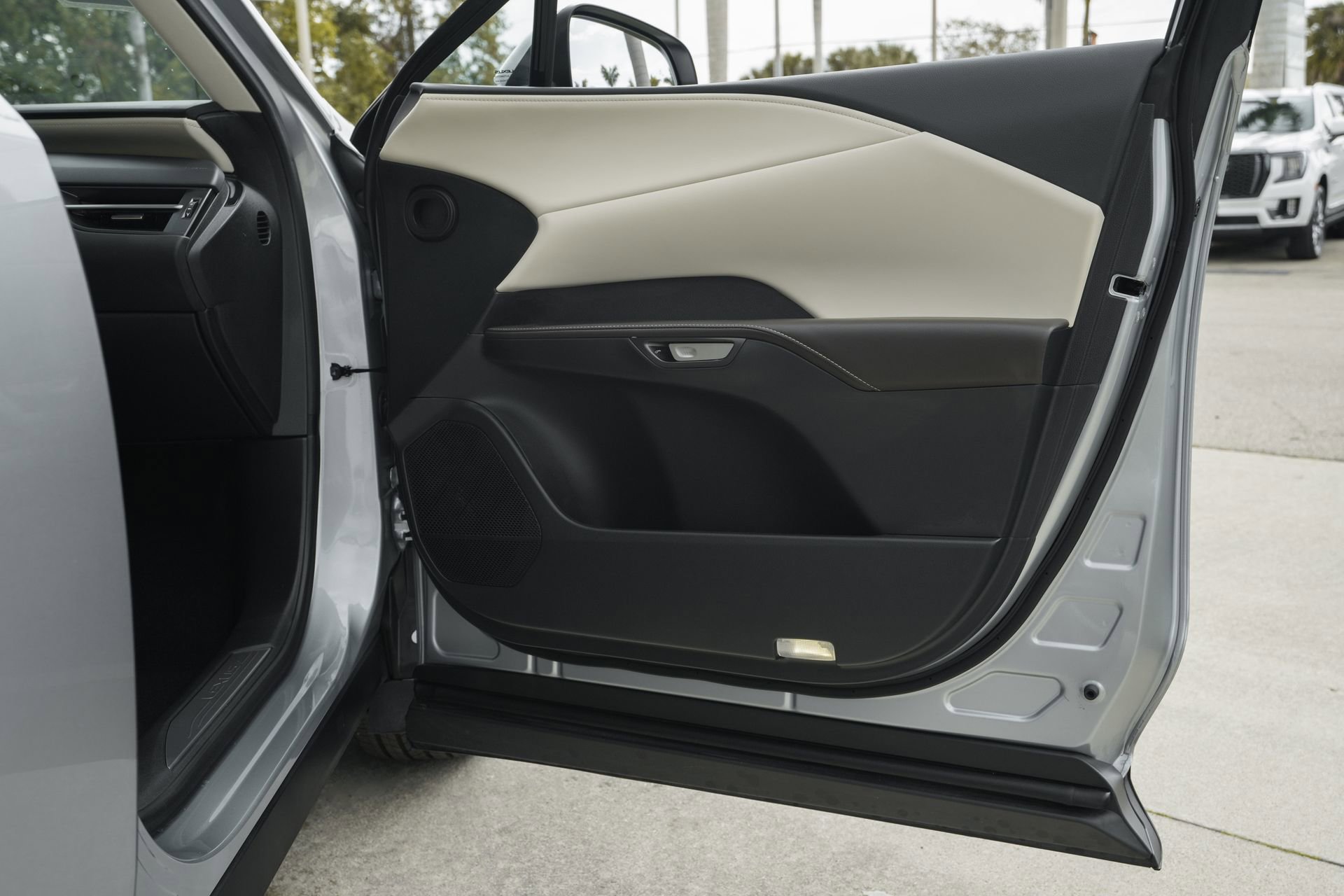 Used 2024 Lexus RX 350 FWD w/ Technology Package image 39