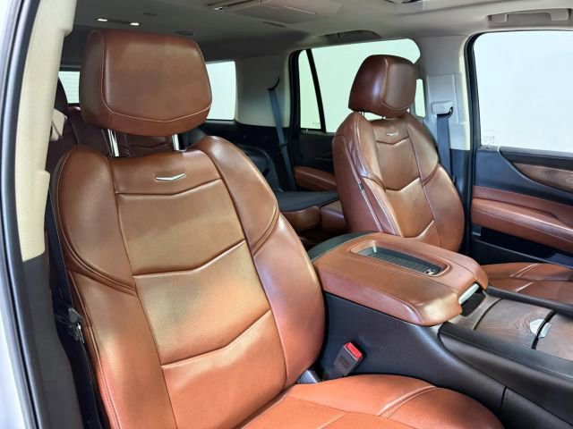Used 2018 Cadillac Escalade Premium Luxury AWD/4WD image 29