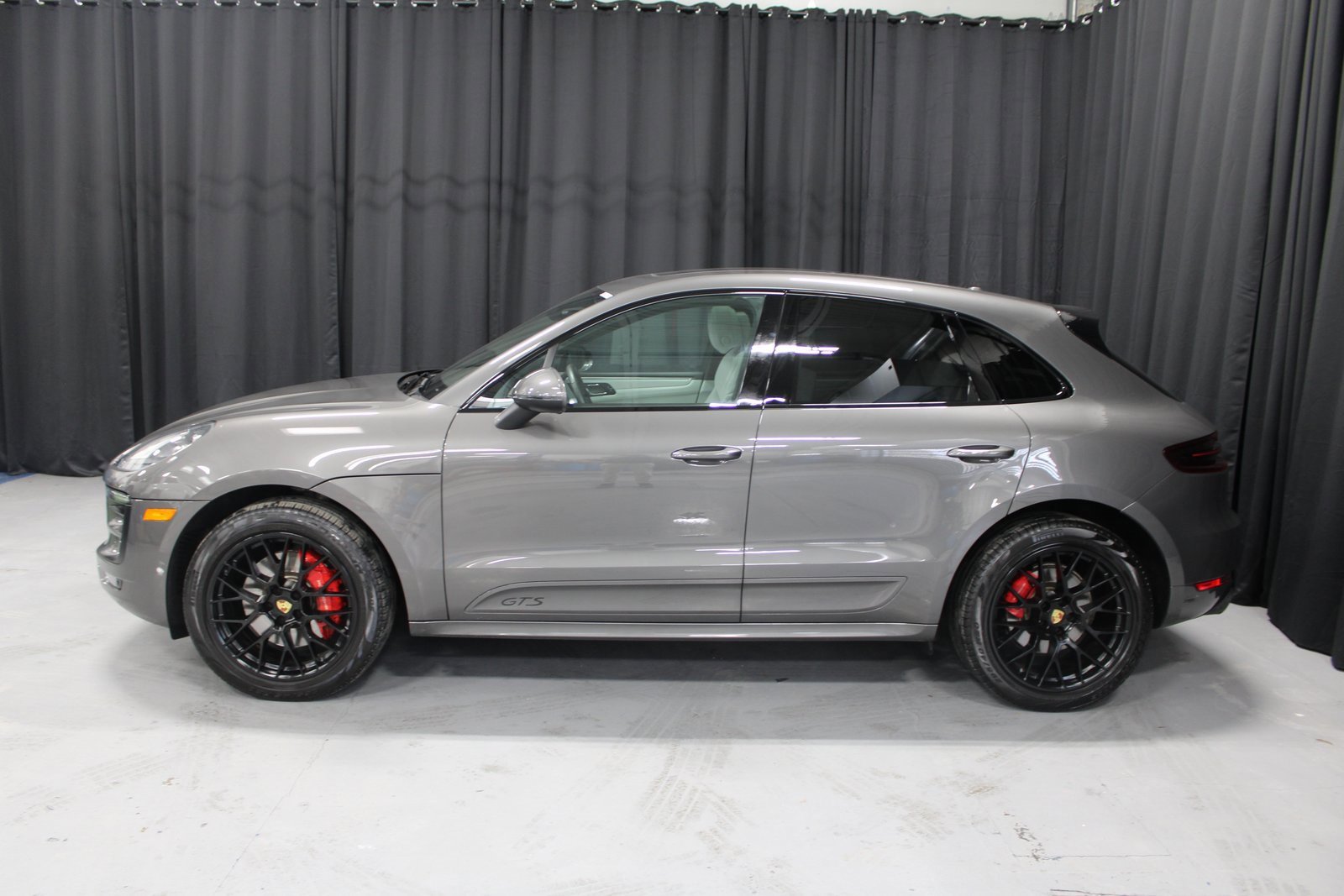 Used 2018 Porsche Macan GTS image 2