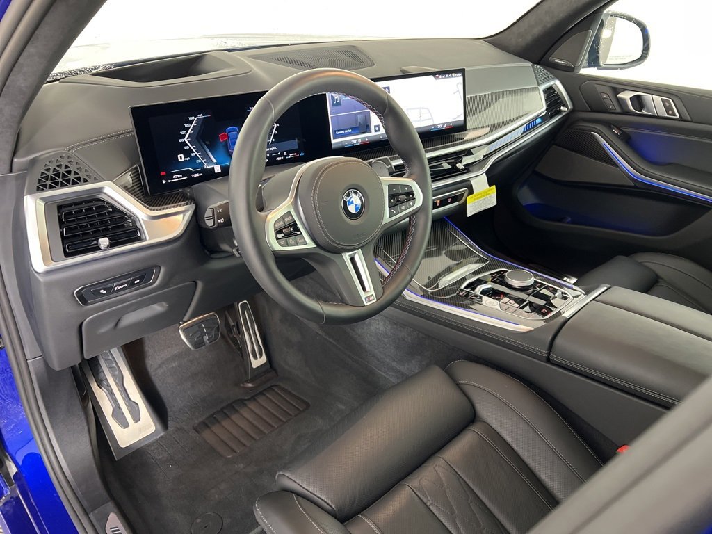 Used 2025 BMW X7 M60i w/ Climate Comfort Package image 2
