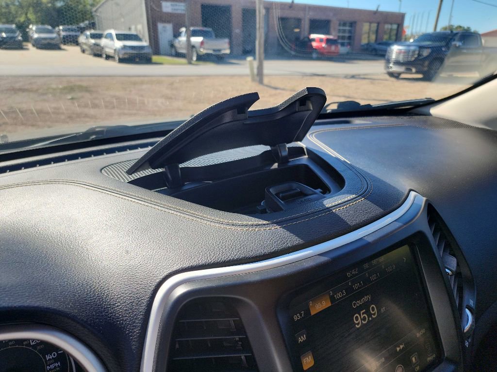 Used 2018 Jeep Cherokee Latitude Plus image 20