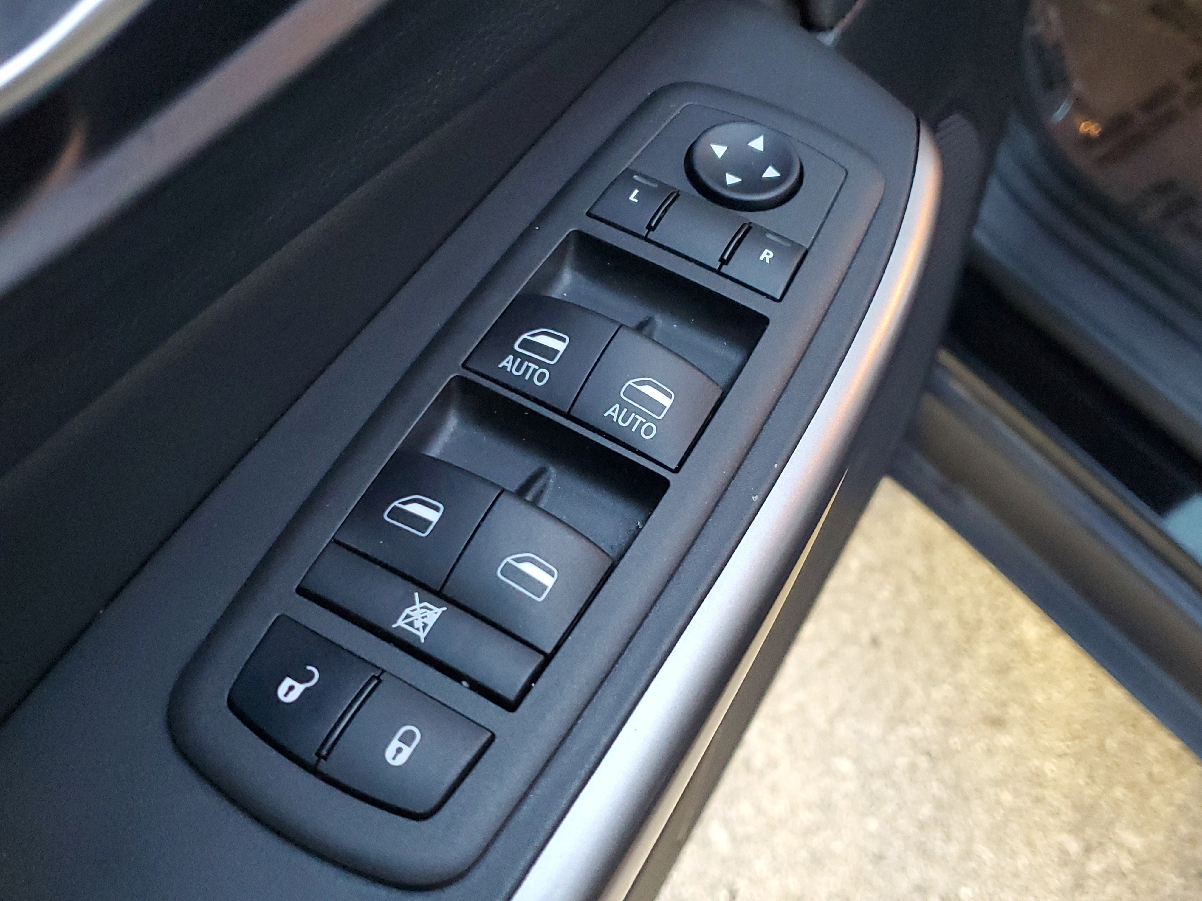 Used 2022 Jeep Cherokee Limited w/ Elite Package image 17