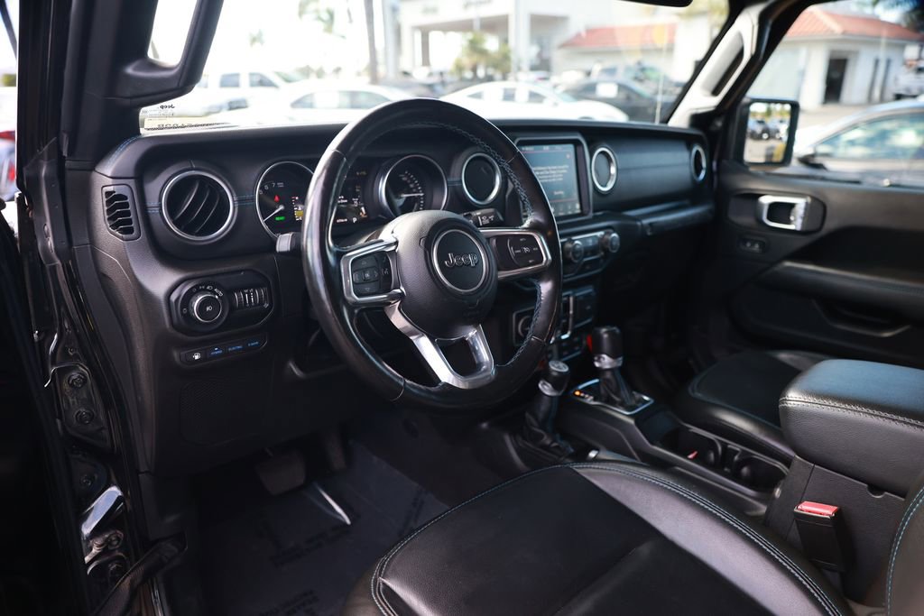 Used 2022 Jeep Wrangler Unlimited Rubicon 4xe w/ Cold Weather Group AWD/4WD image 16