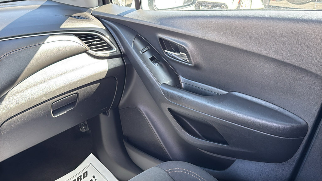Used 2020 Chevrolet Trax LS w/ Tint and Cruise Package FWD image 28
