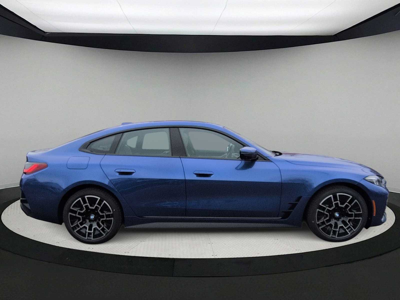 Used 2026 BMW i4 xDrive40i w/ M Sport Package AWD/4WD image 9