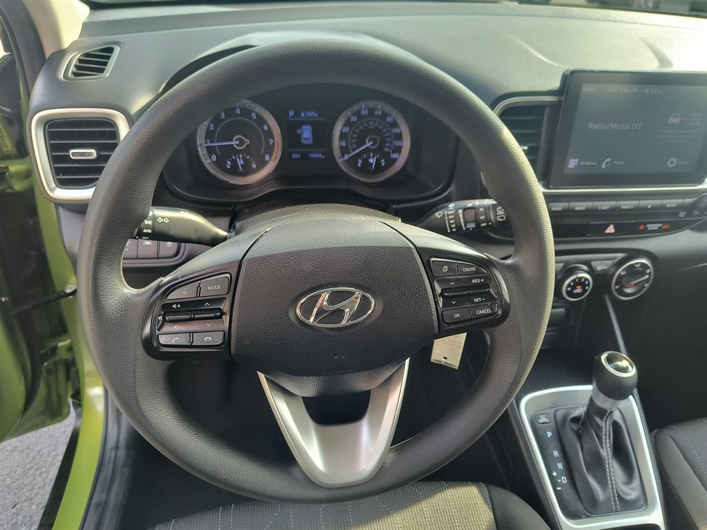 Used 2022 Hyundai Venue SE image 16