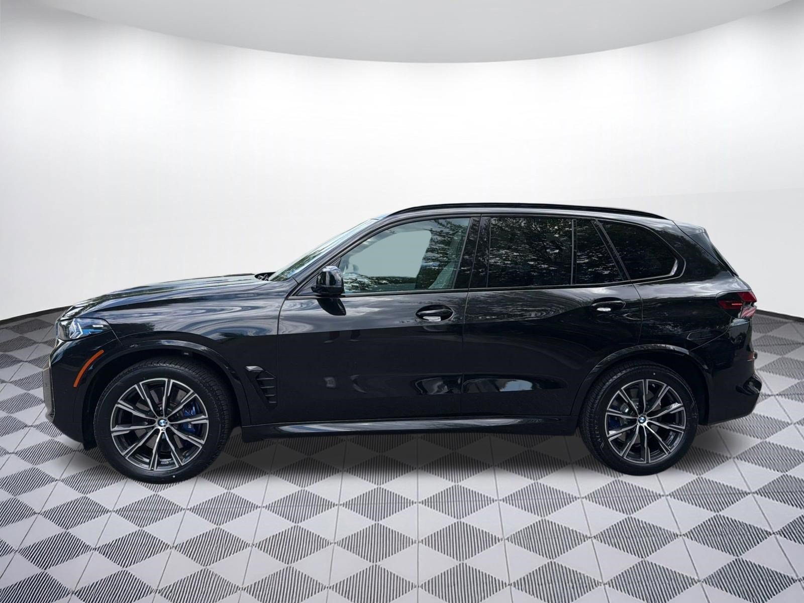Certified 2024 BMW X5 M60i AWD/4WD image 2