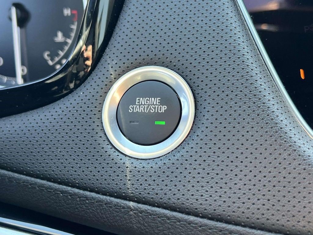 Certified 2025 Cadillac XT6 Luxury AWD/4WD image 29