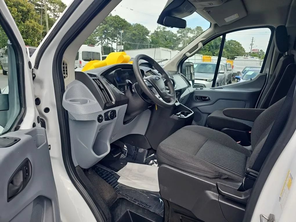 Used 2018 Ford Transit 150 XL RWD image 10