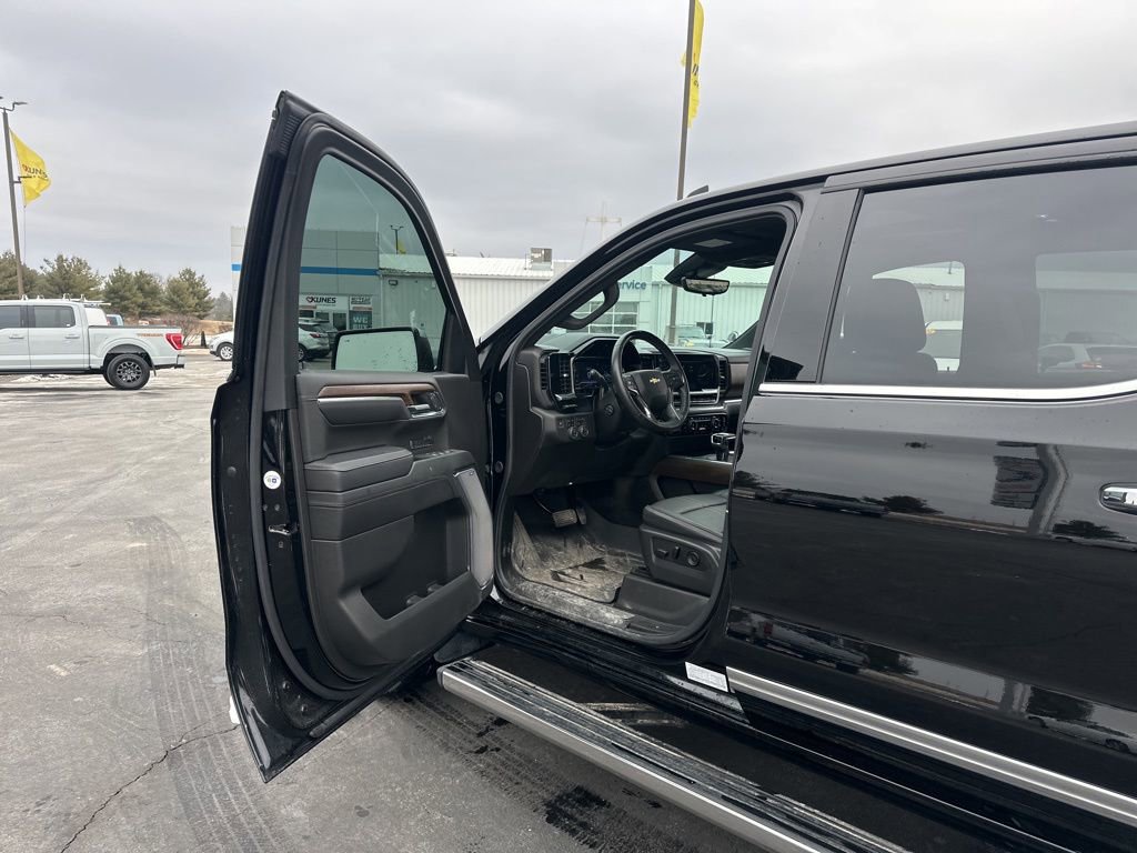 Used 2024 Chevrolet Silverado 1500 High Country image 21