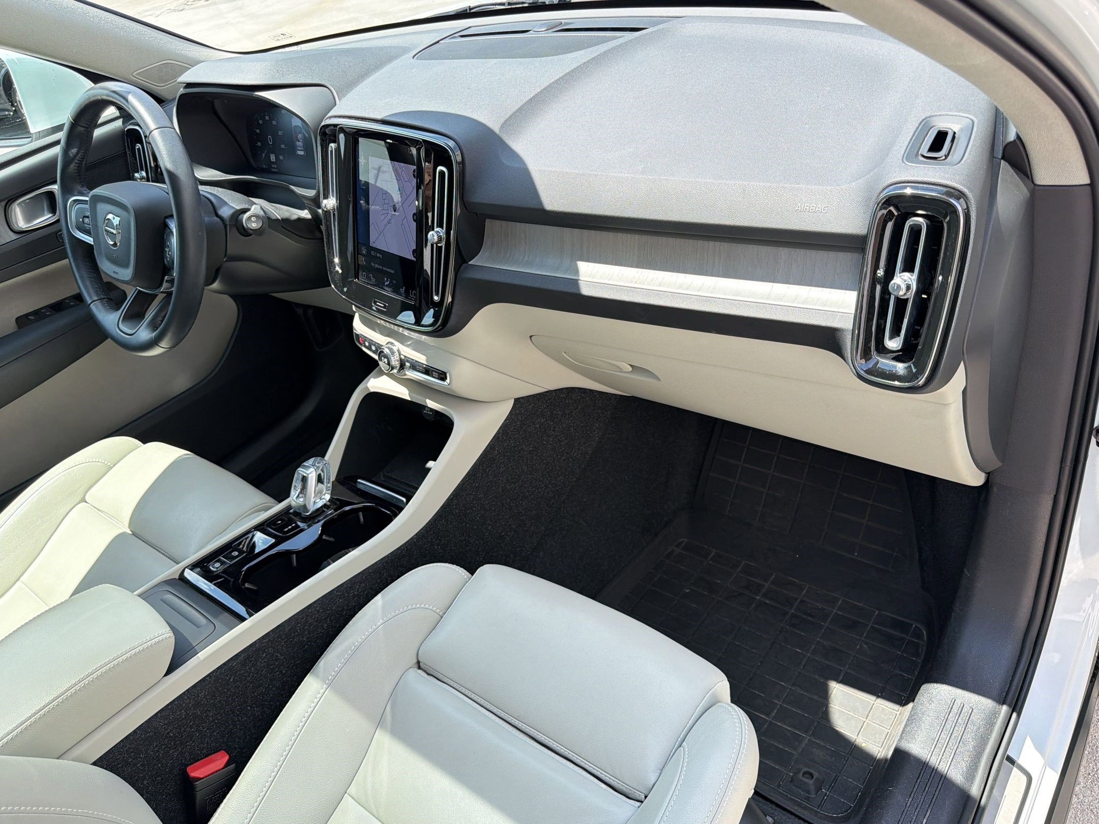 Used 2021 Volvo XC40 T4 Inscription w/ Climate Package FWD image 31