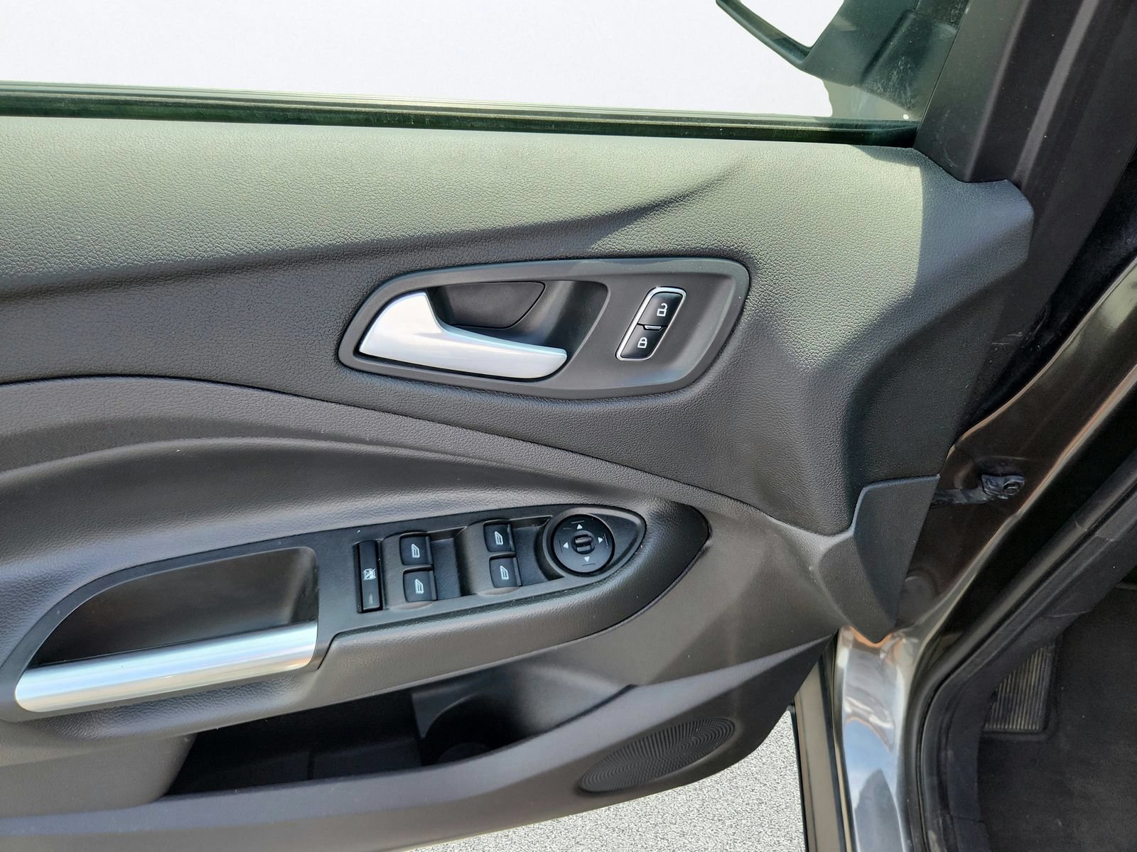 Used 2015 Ford Escape SE FWD image 19