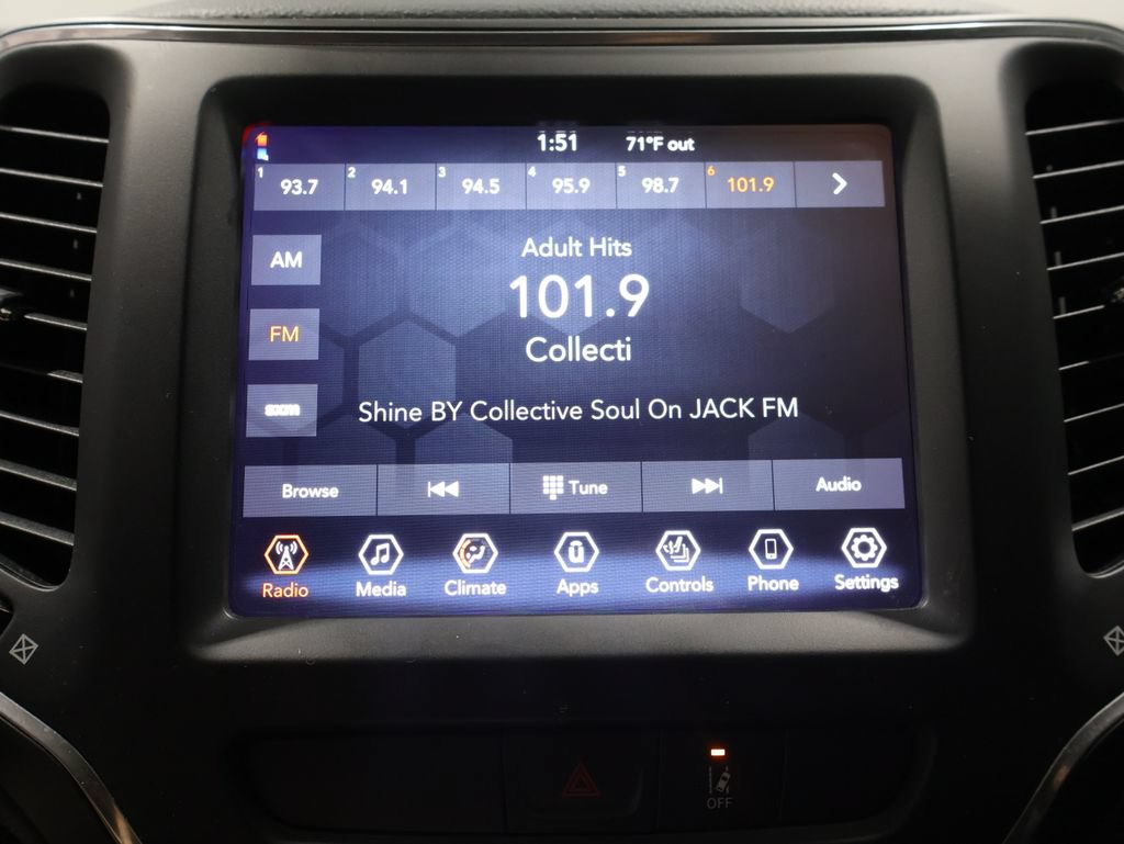 Certified 2022 Jeep Cherokee Latitude AWD/4WD image 29